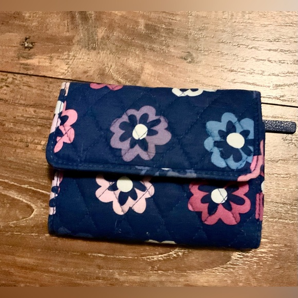 Vera Bradley violet crossbody purse and matching wallet. EUC - Picture 5 of 15